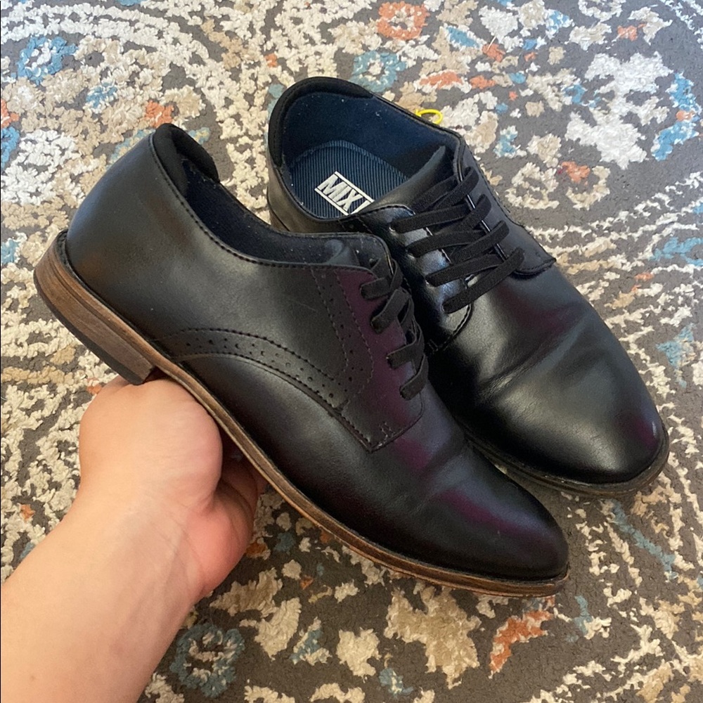 Boys black slip on dress shoes 🖤size 4🖤